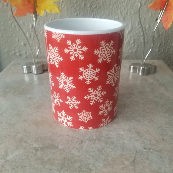 Large snowflake Christmas mug - Picture 2 of 3